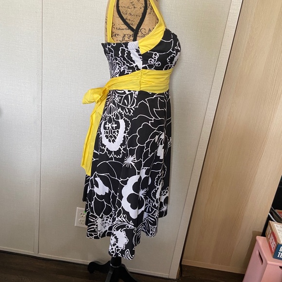 Spring dress - Picture 4 of 7